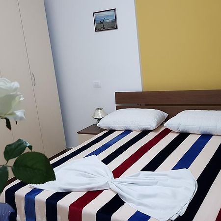 Appartamento Giallo Vlore Bagian luar foto