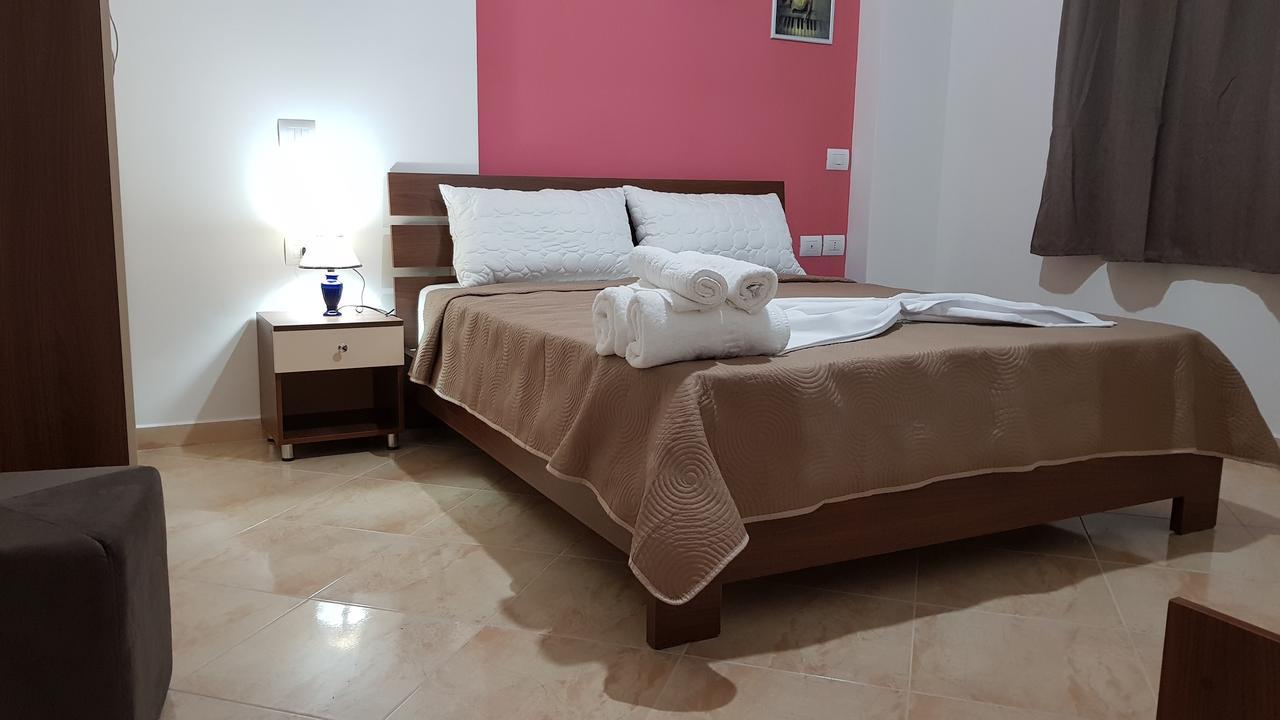 Appartamento Giallo Vlore Bagian luar foto
