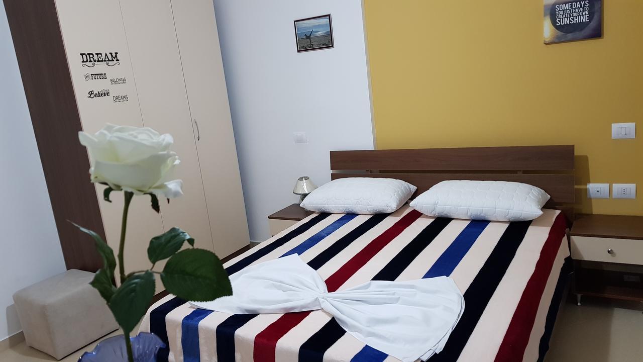 Appartamento Giallo Vlore Bagian luar foto