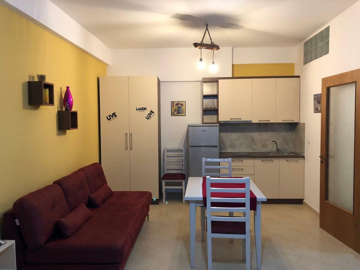 Appartamento Giallo Vlore Bagian luar foto