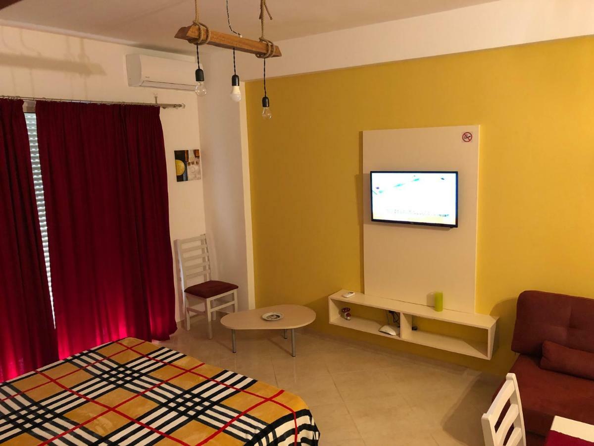 Appartamento Giallo Vlore Bagian luar foto
